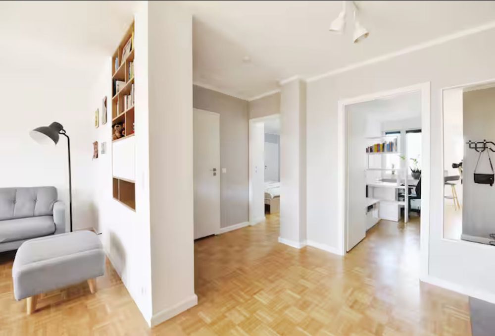 Тристаен апартамент под наем 725 ЕВРО