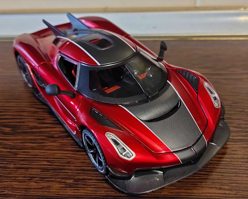 Koenigsegg Jesko Attack 1:24 Cadou Craciun Macheta Colectable NOUA