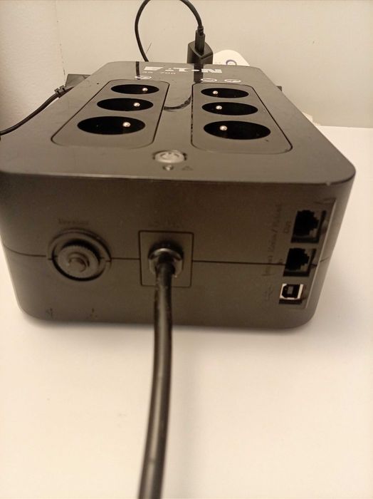 Ups , stabilizator tensiune Eaton 3S  700va, sursa sinusoidala , merge si cu baterie  de masina