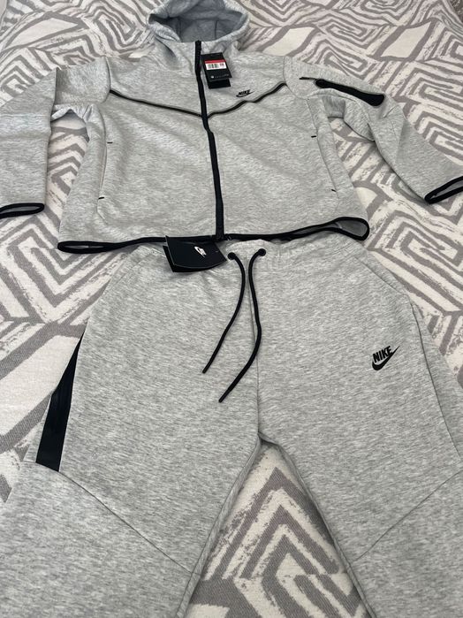 Чисто Нов Анцуг от две части Nike Tech Fleece