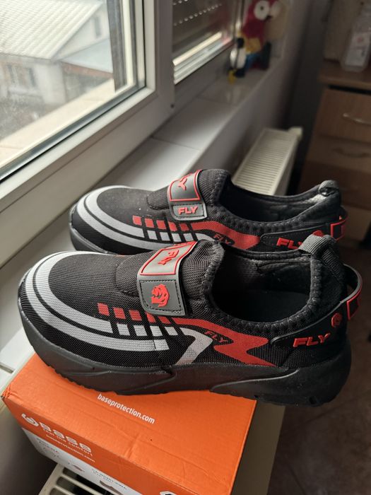 Pantofi de lucru fara sireturi