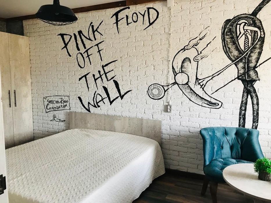 Двухкомнатный лофт с видеопроектором