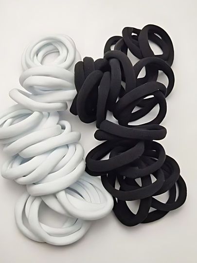 Продаются заколки и резинки цены от 10.000