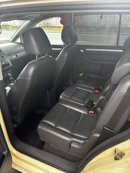 Vând Volkswagen Touran 1.6 TDI, cutie automată DSG, an fabricație 2013