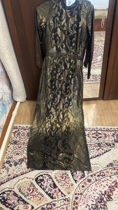 Продам женские платья