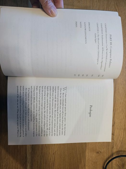 Nexus на Ювал Ноа Харари на английски език