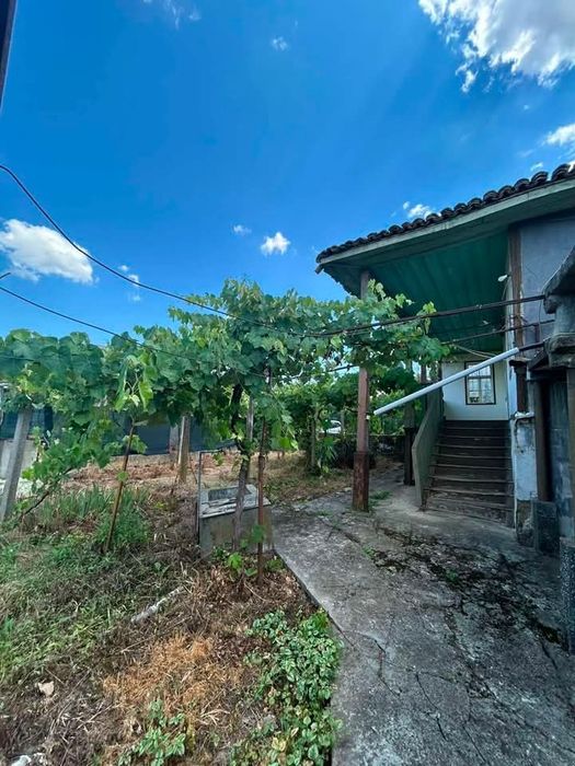 Продавам къща в село Козаревец