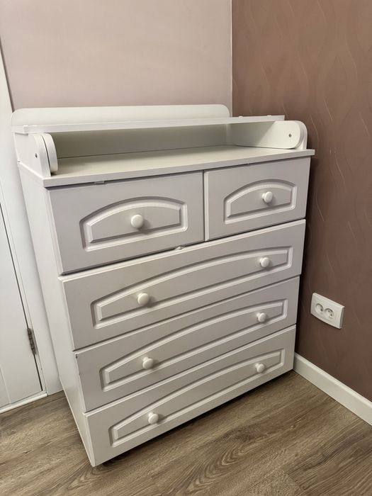 Диван, тумба под Тв, комод