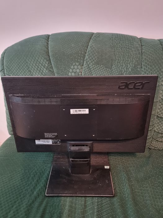 Monitor Acer 
Utilizat
60hz
1920x1080
Cablu VGA-VGA / VGA-HDM