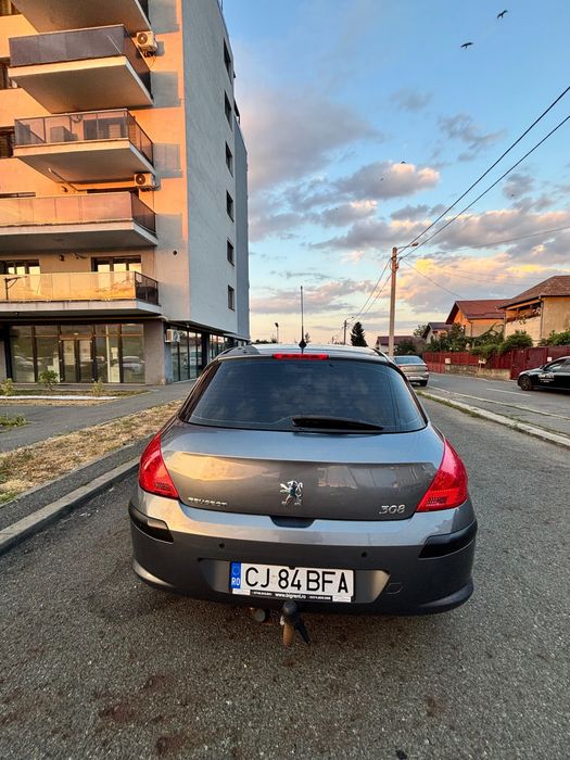 Peugeot 308 1.4 VTi 16V – 98 CP | GPL | Navi | Camere | Senzori