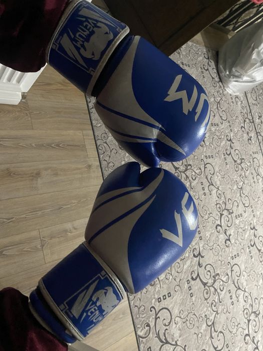 Боксерские перчатки