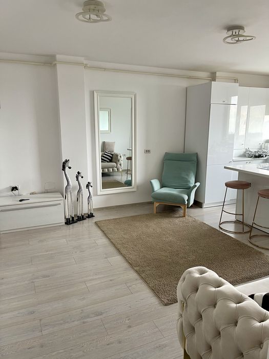 Inchiriez apartament