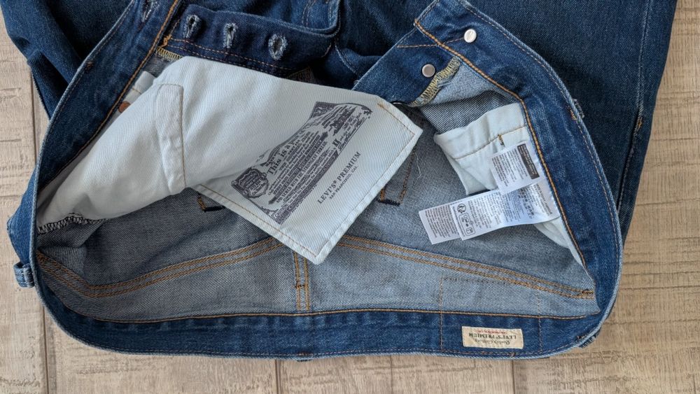 Vand pantaloni scurti blugi Levi's 501