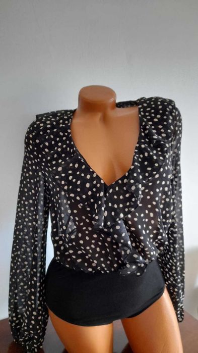 Bluze deosebite – imprimeu, volan, stil boem & elegant – Shein/Zara