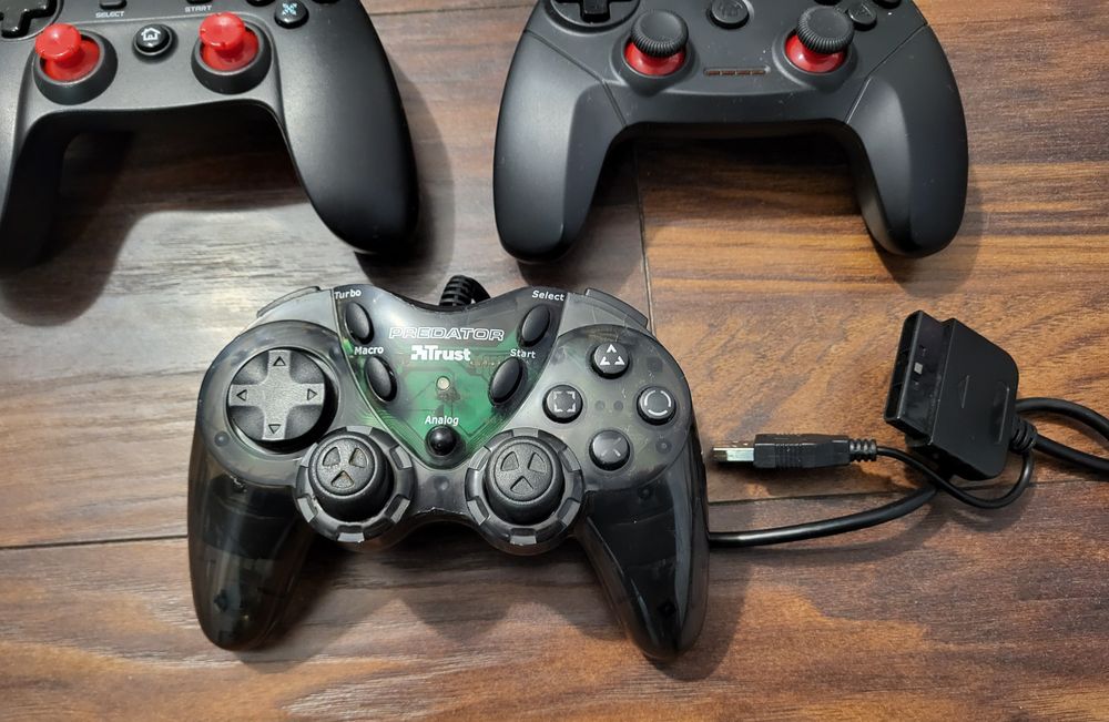 Controllere/manete/joystick-uri playstation 2, PS 3 si PC