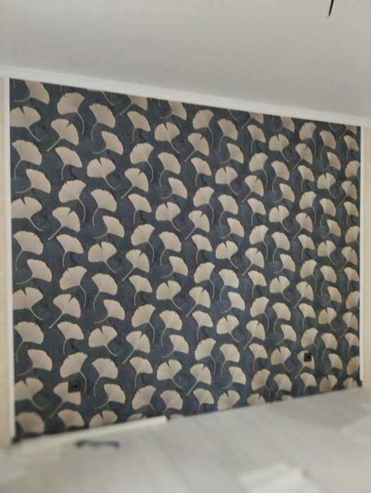 Поклейка обоев и галтелей