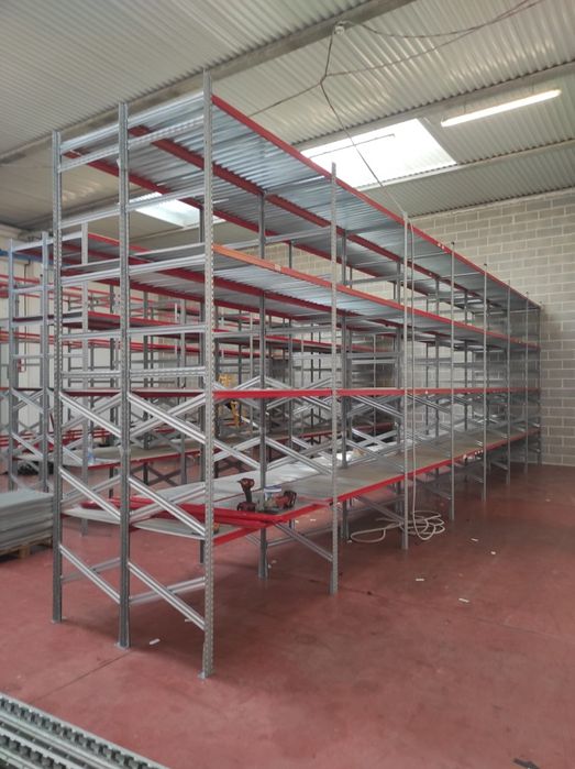 Rafturi pentru depozitare