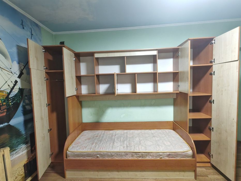 Продам гарнитур подростковый