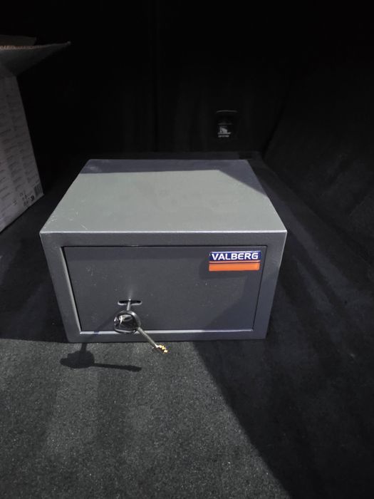 Метален сейф/каса VALBERG