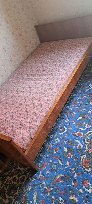 Кровати полтораспальные.. Чистое дерево.. В отличном состоянии