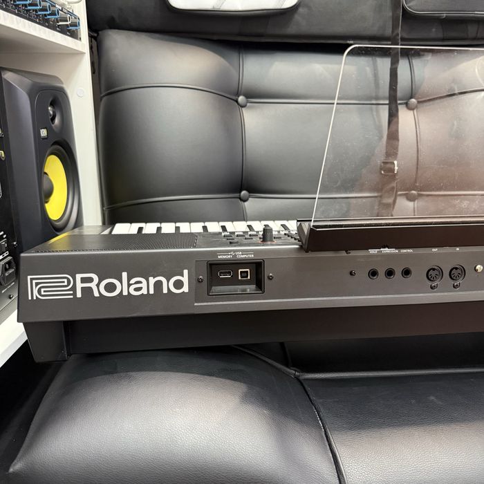 Roland E A7 синтезатор