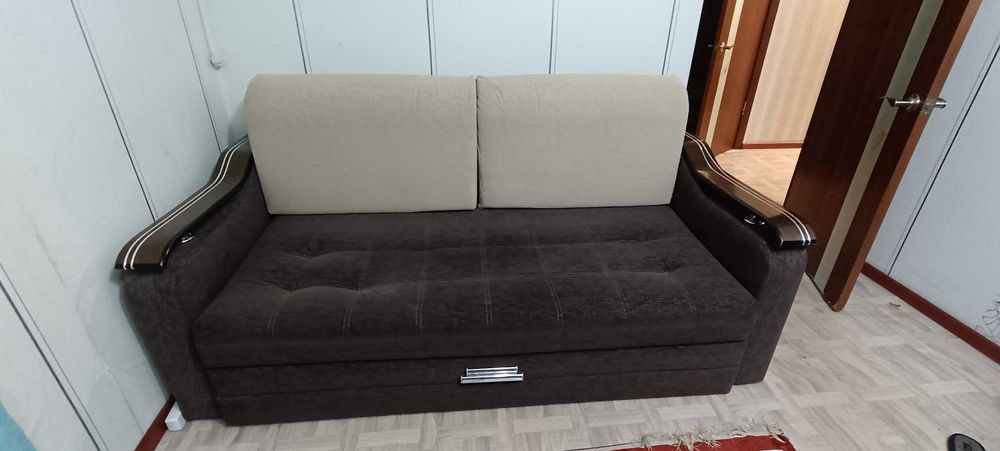 Продам диван для гостиной