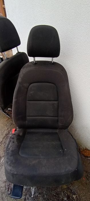 Vând scaune audi A4 b8