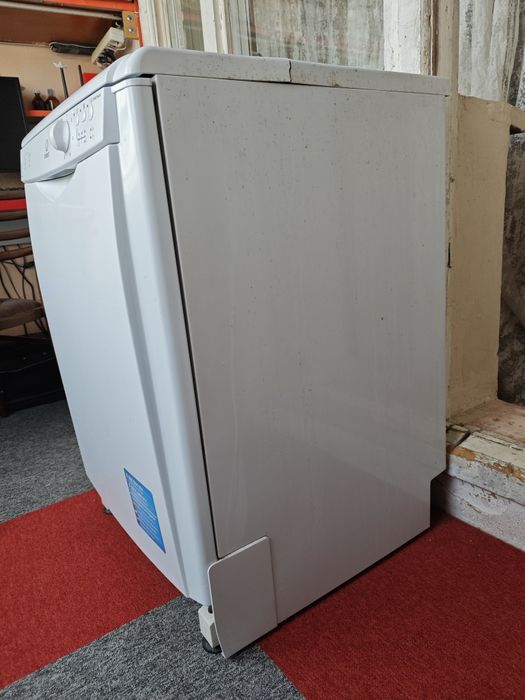 Посудомоечная машина INDESIT DFG262