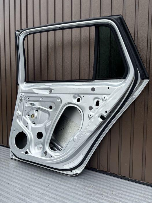 Usa dr spate Skoda Superb 3 combi cod de culoare LA7W 2015-2020