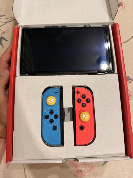 Nintendo Switch OLED (полный комплект + чехол)