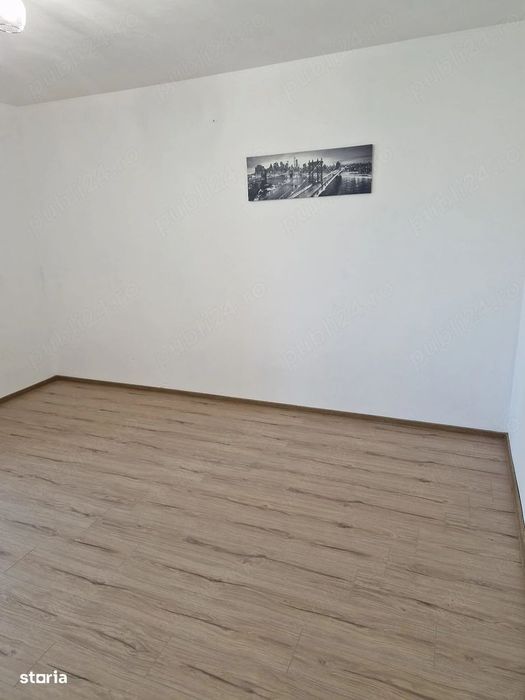 Garsoniera Metrou Titan, suprf. 30 mp, bloc reabilitat