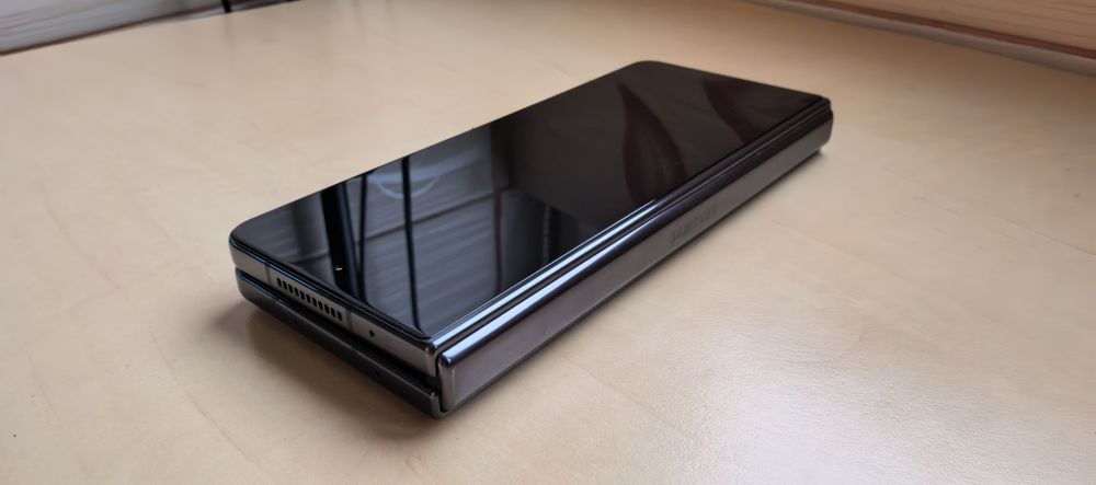 Samsung Galaxy Z Fold 4_512GB_12GB Ram_120HZ / DISPLAYURI DEFECTE