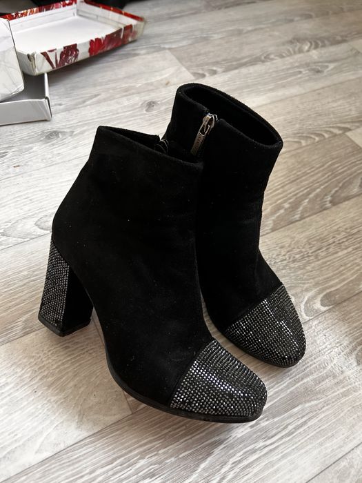 Продается туфли ботильоны новые