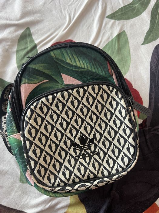 Jacquemus, Armani Jeans, Parfois, Adidas, Chanel