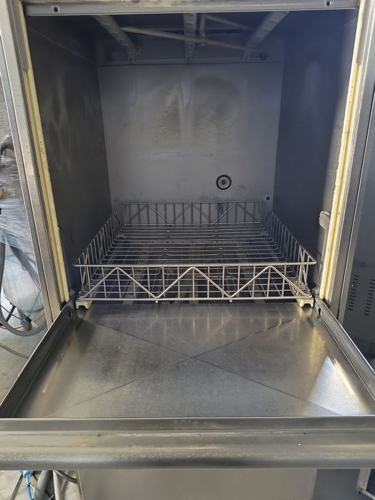 Winterhalter GS 640 със сушени .За тави и едър кухненски инвентар.