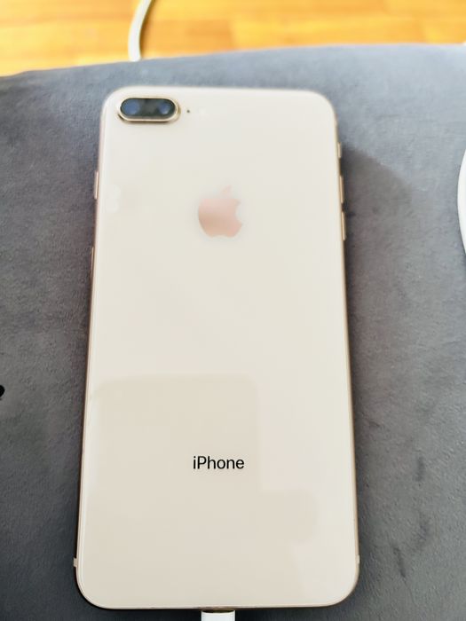 Продам айфон 8+ на запчасти