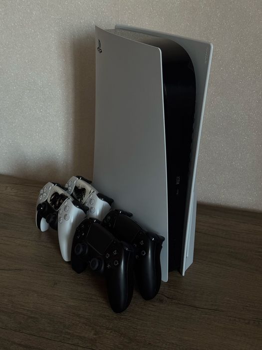 ПРОДАМ PS5 + 4 джойстика
