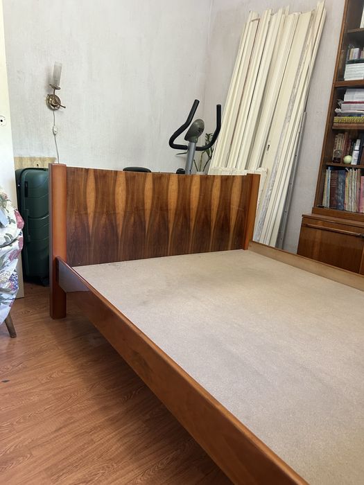 Продам кровать с матрасом
