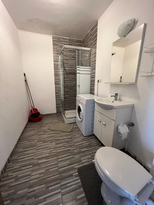 Inchiriez apartament, zona Vivo