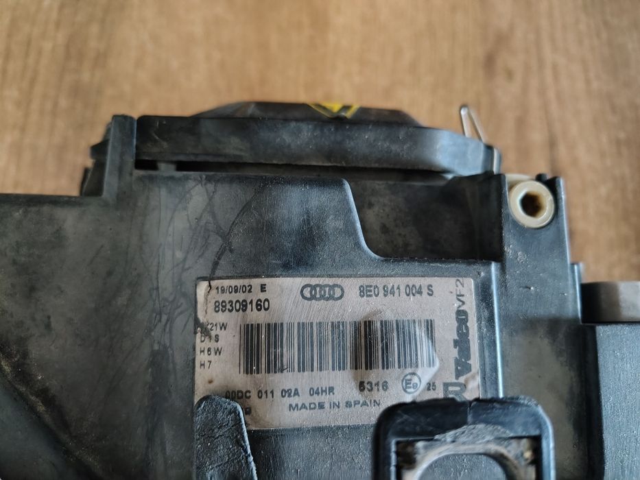 Faruri Xenon Audi A4 B6 2000-2004 Valeo D1S/H7 second hand