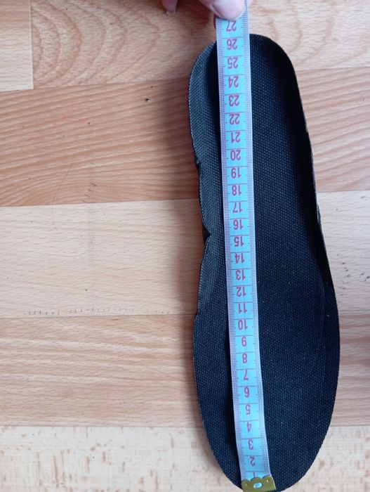 Продам кроссовки