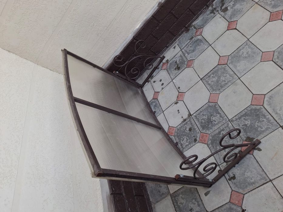 Козырек для дома