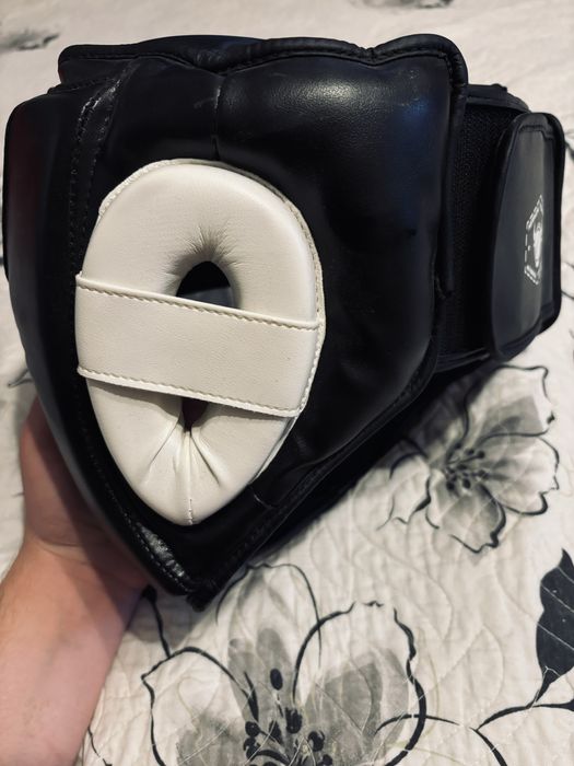 Cască box nefolosită