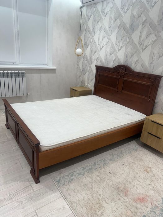 Продам двуспальный кровать с матрасом