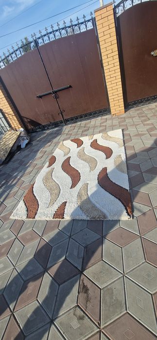 Продам палас 1.6 на 2.3