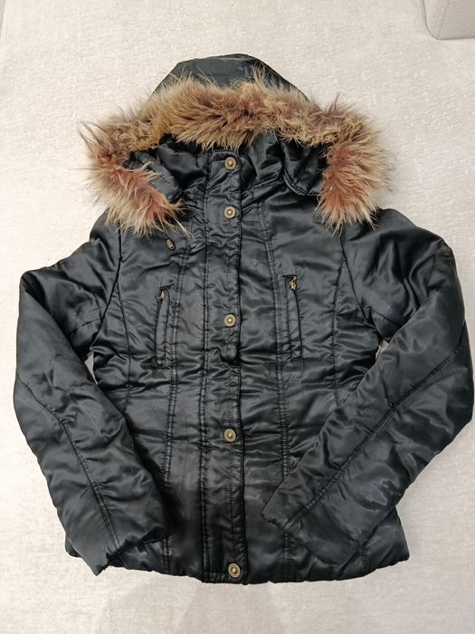 Ayollar kurtkasi sotiladi