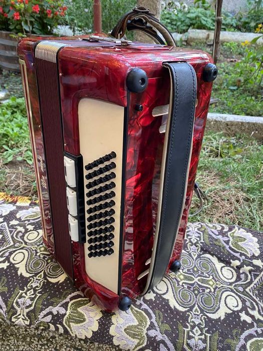 Акордеон Weltmeister 60 bass