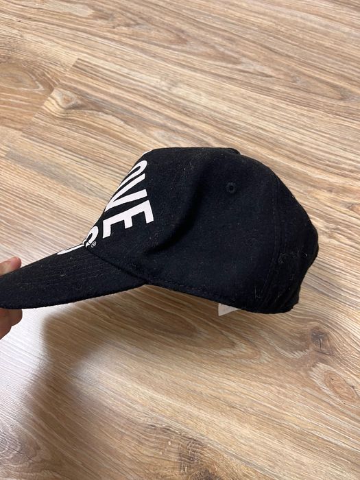 Шапка Guess с козирка