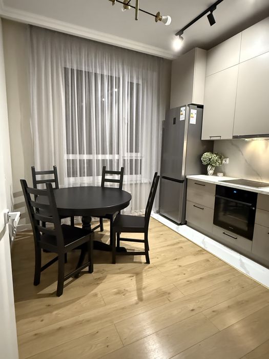 Продается Стол и 4 стула