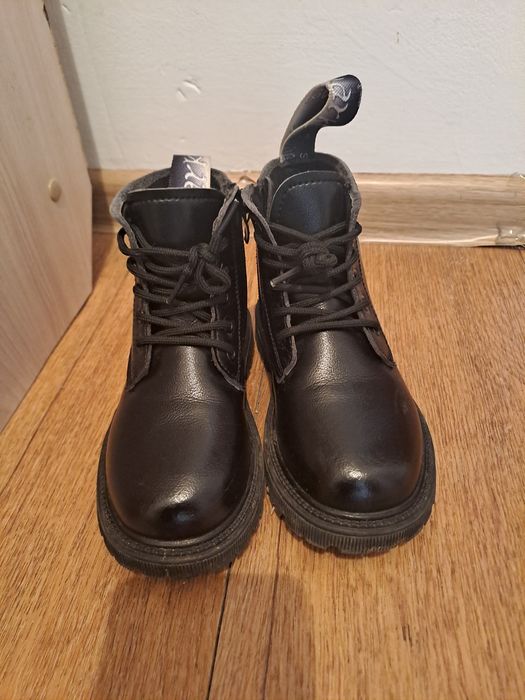 Продам сапожки весна  девочку 27 размер